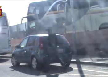 Migranti, smantellato traffico di esseri umani