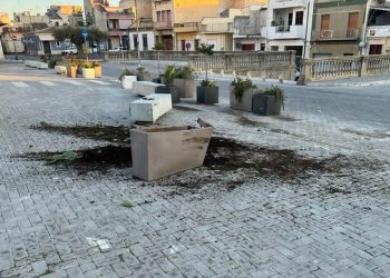 Vandali in piazza Calvario a Vittoria