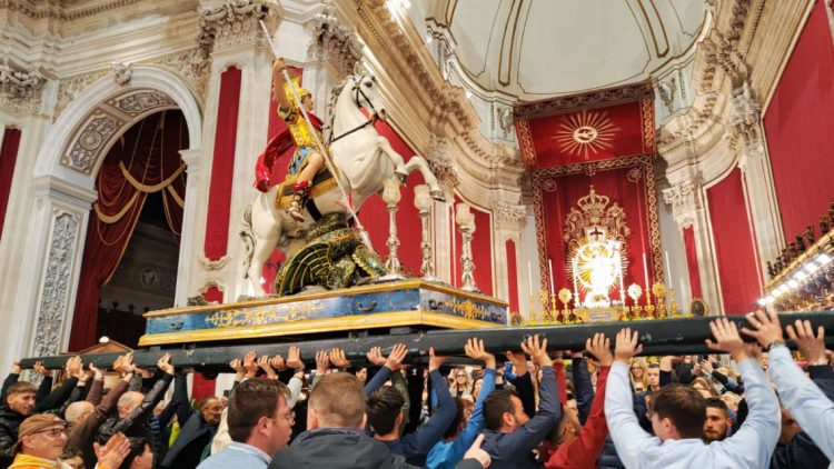 Oggi a Ragusa è festa grande per San Giorgio "Truonu viva"