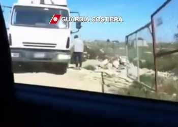Gestivano una discarica di rifiuti abusiva, 4 denunciati nel Salento