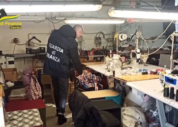 Chiusi quattro laboratori tessili, evase imposte per oltre un milione