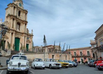 Primavera nel barocco ibleo: 32 auto d'epoca nel Ragusano
