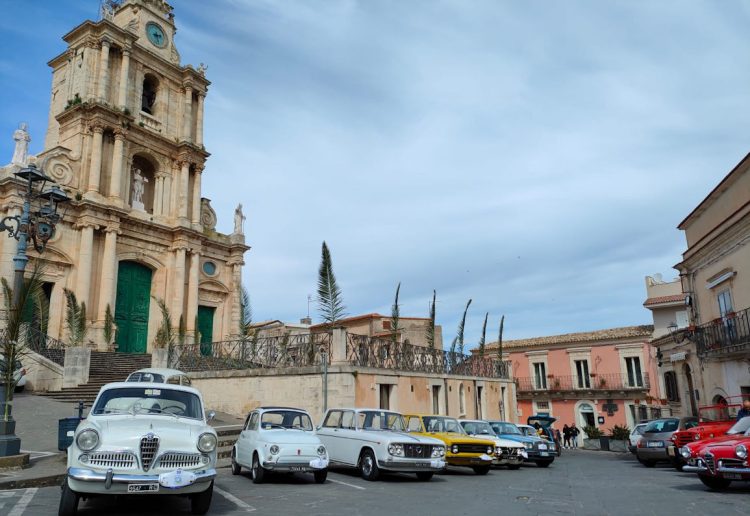 Primavera nel barocco ibleo: 32 auto d'epoca nel Ragusano
