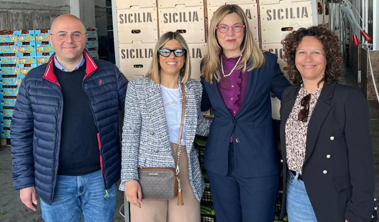 Comiso, la vicepresidente Agricoltura alla Camera dei Deputati Gadda con il candidato sindaco Salvo Liuzzo