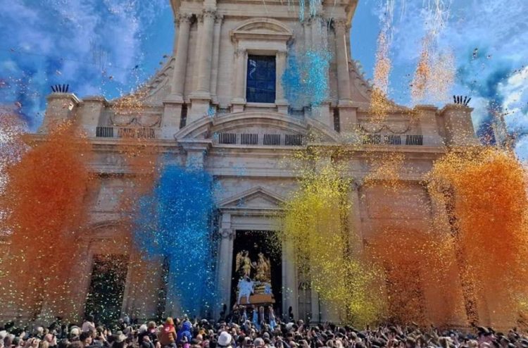 Paci a Comiso: un tripudio di colori