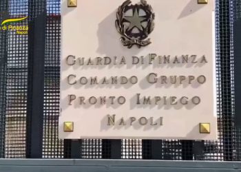 Prodotti falsi con il marchio del Napoli, sequestrato deposito