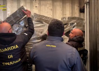 Roma, intercettato Tir carico di hashish. Arrestato il conducente