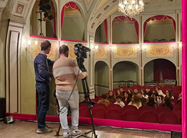 Gli alunni dell'Istituto Quasimodo di Ragusa domani su Rai 1