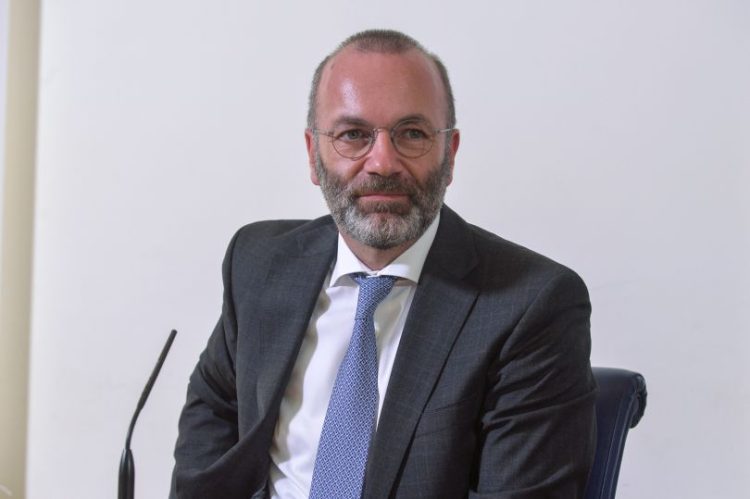 Immigrazione, Weber “Gli altri Paesi Ue aiutino l’Italia”