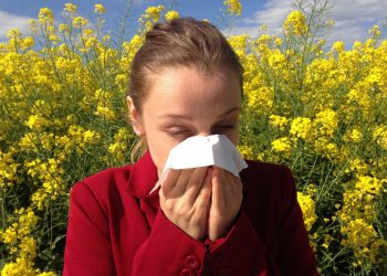 Allergia primaverile: sintomi, cause e rimedi