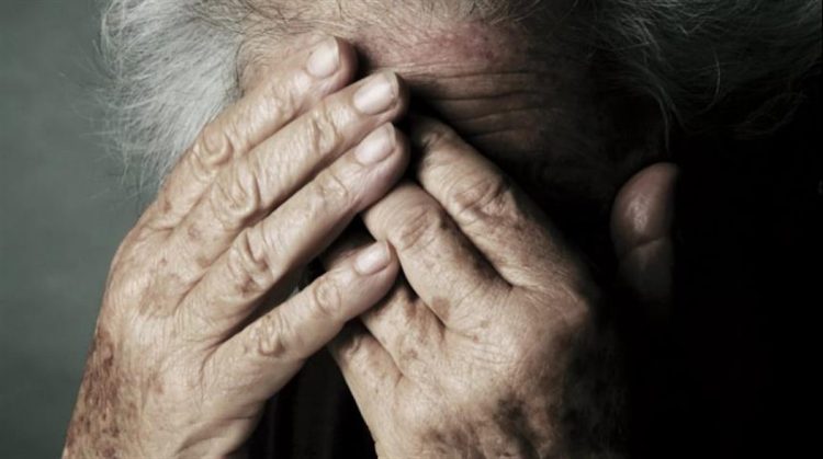 Ragusa Ibla, maltrattavano la madre anziana: sottoposti a divieto di avvicinamento