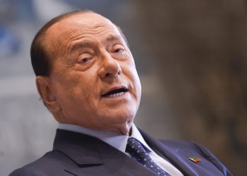 Berlusconi ricoverato: diagnosi leucemia mielomonicitica cronica da 2 anni