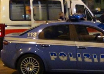 Cade dal terrazzo, morta per raggiungere il cane