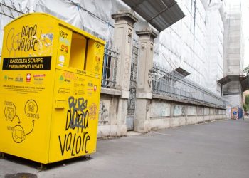 Neonata trovata morta in un cassonetto in zona Città studi a Milano