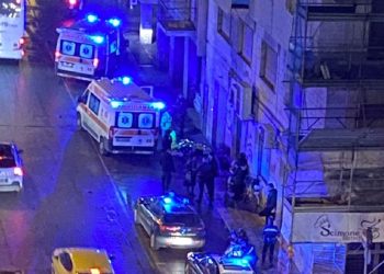 Donna in bici si accascia e muore a Palermo