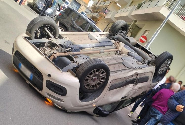 Incidente stradale a Comiso: 2 feriti