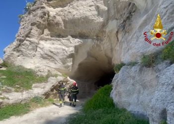 Crolla parte del costone sul mare a Tropea, le prime immagini