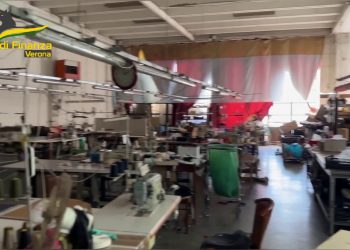 Verona, sfruttamento del lavoro. Gdf sequestra laboratorio tessile