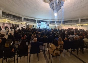 La carica e l’entusiasmo di 72 Comisani con Maria Rita Schembari: presentati i 4 assessori