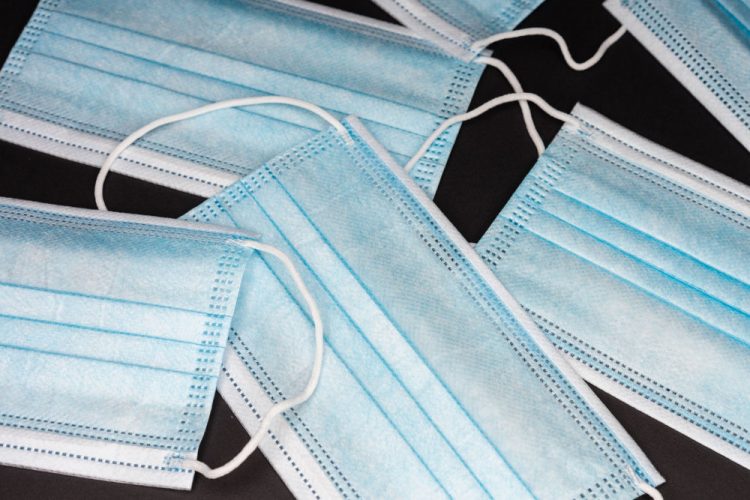 Covid e mascherine in ospedale e Rsa, nuove regole: cosa cambia dal 1 maggio