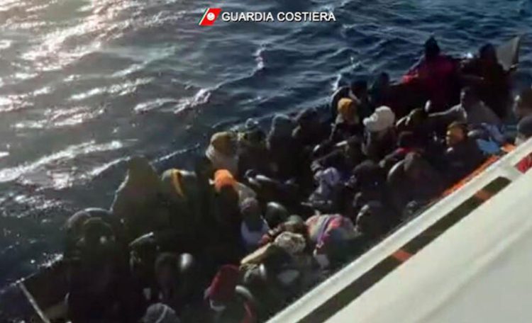Migranti, situazione drammatica nel Mediterraneo: numerose emergenze in mare, salvate altre 41 persone