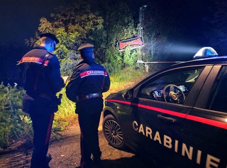 Morto giovane accoltellato nella notte a Milano