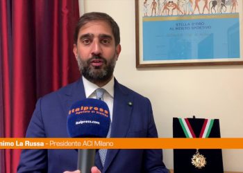 Derby Champions, bandiere Inter e Milan su balcone sede Aci Milano