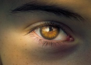 Covid, variante Arturo aumenta contagi nei bambini: sintomi come congiuntivite allergica