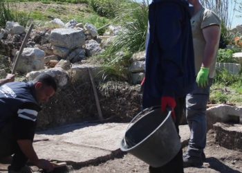 Torna alla luce l’antica strada lastricata di Segesta