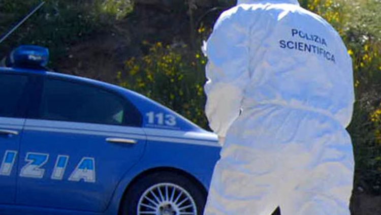 Colpita in faccia con un mattone per strada: 40enne grave
