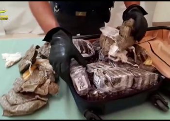 Matera, sequestrati 20 kg di droga e scoperta raffineria per il taglio