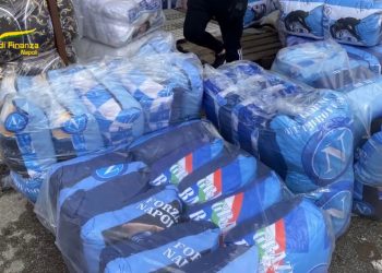 Napoli, sequestrati oltre 35 mila articoli calcistici