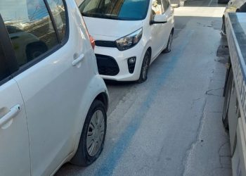 Raid vandalico a Vittoria, 11 auto con le ruote forate: denunciato 29enne