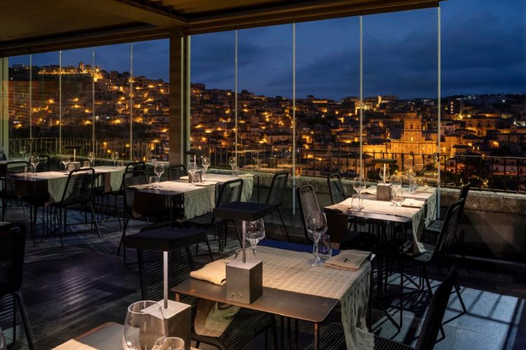 San Giorgio a Modica: uno spettacolo dalle terrazze di Raro con il cibo dei Sangiorgiari e la leggenda di San Giorgio