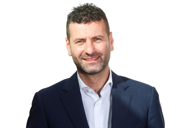 Riccardo Schininà torna a parlare di sanità: stabilizzazione di 75 infermieri e 55 OSS