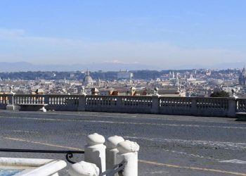 Roma, guida turistica precipita da piazzale del Gianicolo: è grave