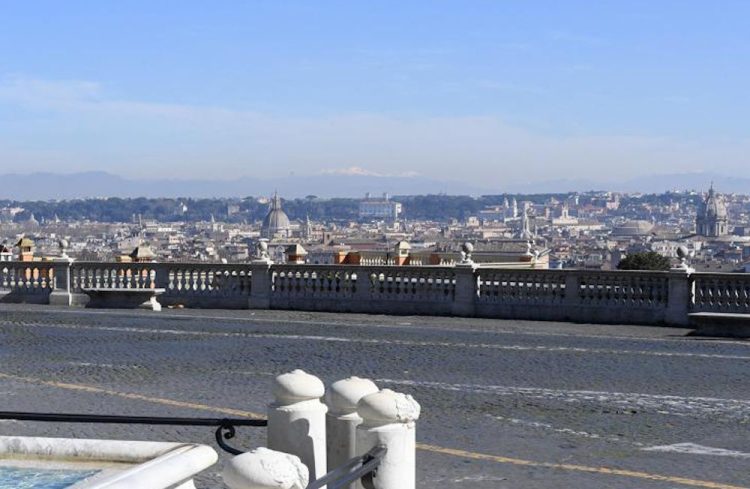 Roma, guida turistica precipita da piazzale del Gianicolo: è grave