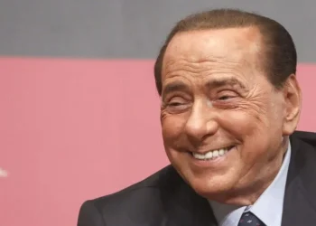 Silvio Berlusconi ricoverato in terapia intensiva al San Raffaele per problemi respiratori: mi manca l'aria