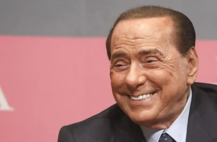 Silvio Berlusconi ricoverato in terapia intensiva al San Raffaele per problemi respiratori: mi manca l'aria