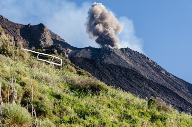 Tutti pazzi per lo Stromboli: boom di turisti