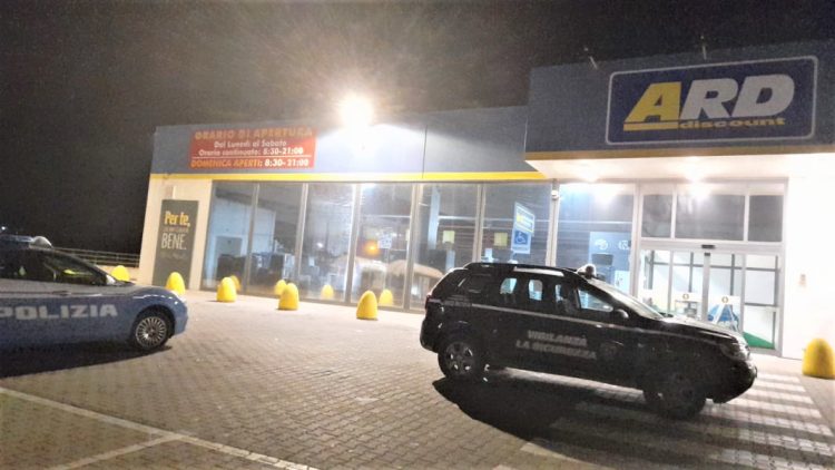 Sventato furto in un supermercato a Vittoria