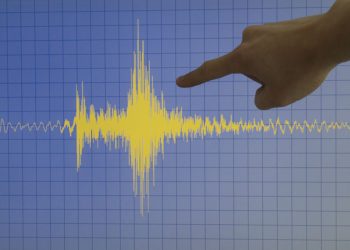 Forte terremoto nel mare di Catania, gente in strada e centri commerciali evacuati