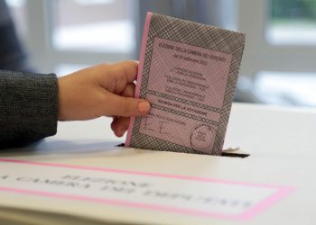 Amministrative, seggi aperti in 595 comuni. Si vota anche domani