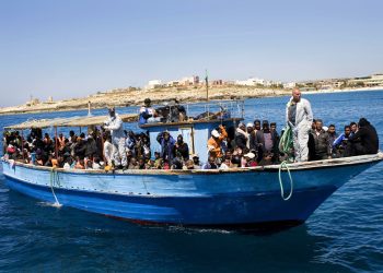 48 migranti salvati al largo delle coste libiche