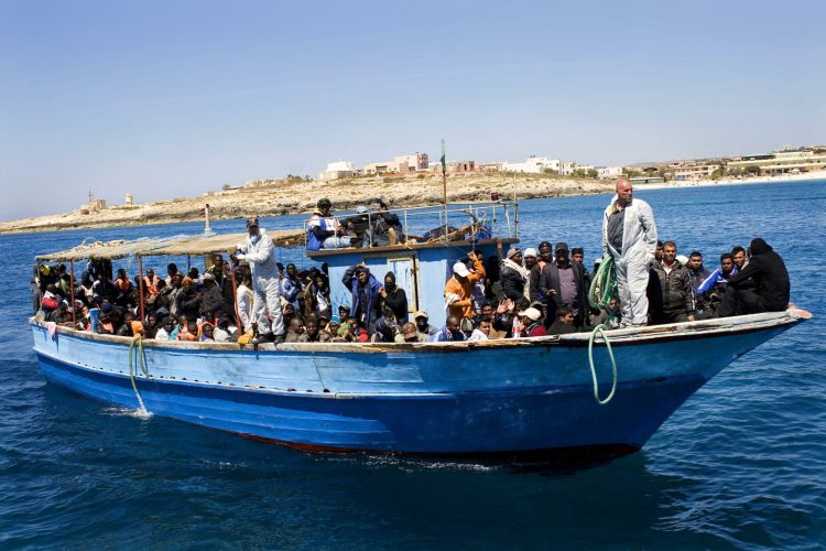 48 migranti salvati al largo delle coste libiche