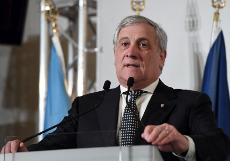 Tajani “Berlusconi sta meglio, prepara l’intervento alla convention di Forza Italia”