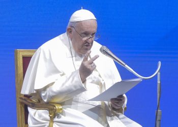 Papa “Non abituiamoci ai conflitti e alle violenze”