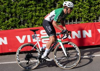 Zana vince la 18^ tappa al Giro, Thomas resta rosa