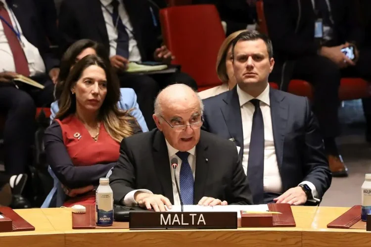 Vella “Proteggere innocenti dai danni causati da guerre e fame”