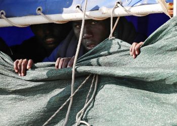 Immigrazione, in 105 in difficoltà ed altri 671 sbarcati in Italia